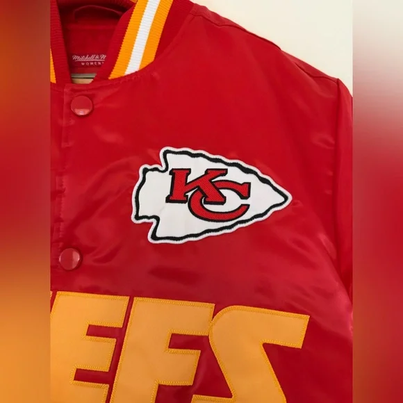 Kansas City Chiefs Bomber Women’s Jacket, size medium. - Picture 4 of 11